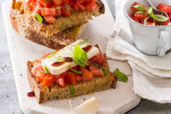 Bruschetta du soleil au Reblochon