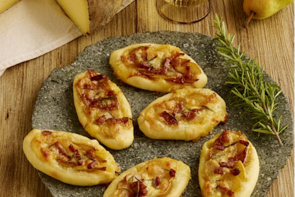 Tartelette de Tomme de Savoie et poires confites