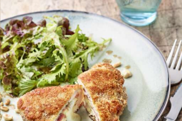 Cordon bleu au Reblochon, volaille fermière et chapelure aux fruits secs