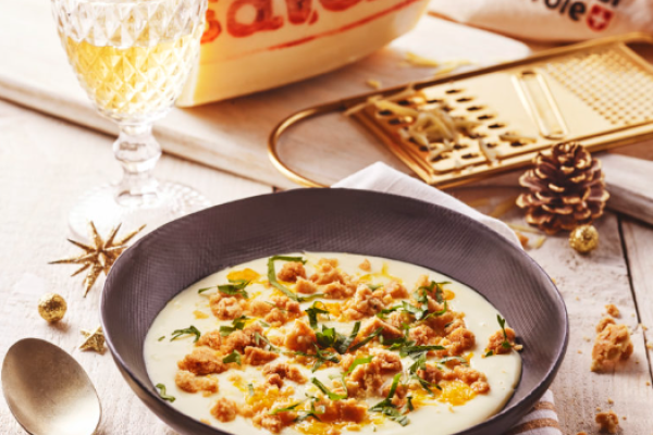 Crème de panais, crumble à l'Emmental de Savoie, condiment orange et balsamique